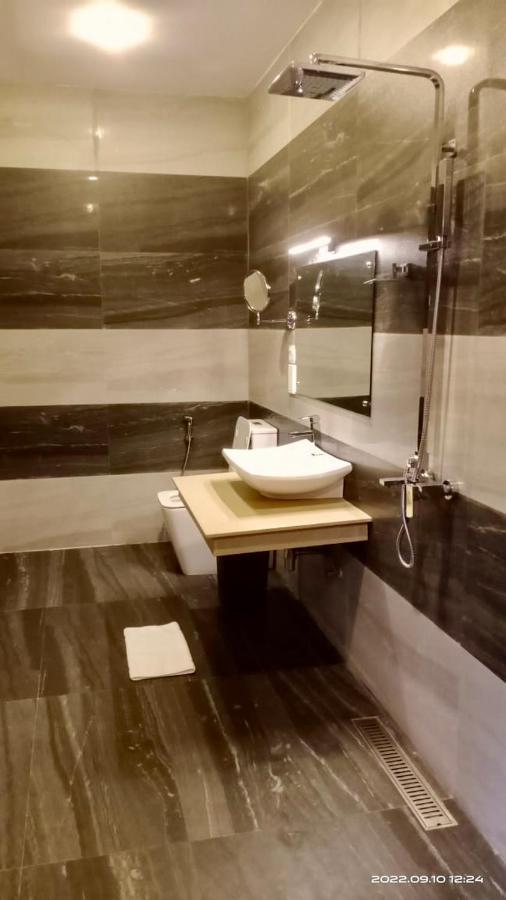 Hotel 73